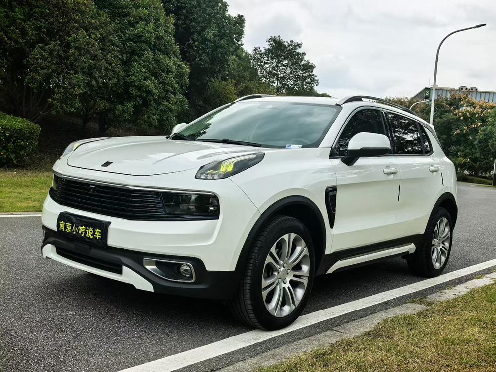 Lynk & Co Lynk & Co 01