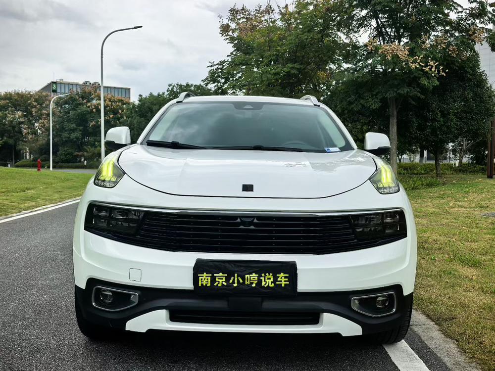 Lynk & Co Lynk & Co 01