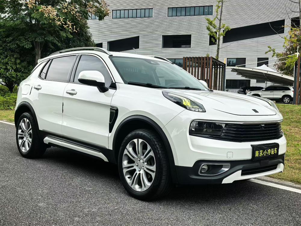 Lynk & Co Lynk & Co 01