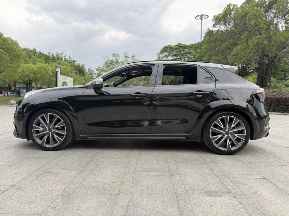 Lynk & Co Lynk & Co 02 Hatchback