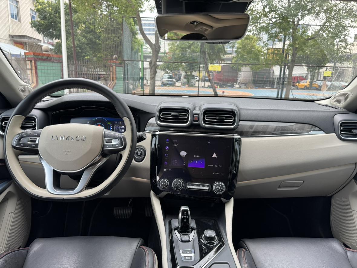 Lynk & Co Lynk & Co 02 PHEV