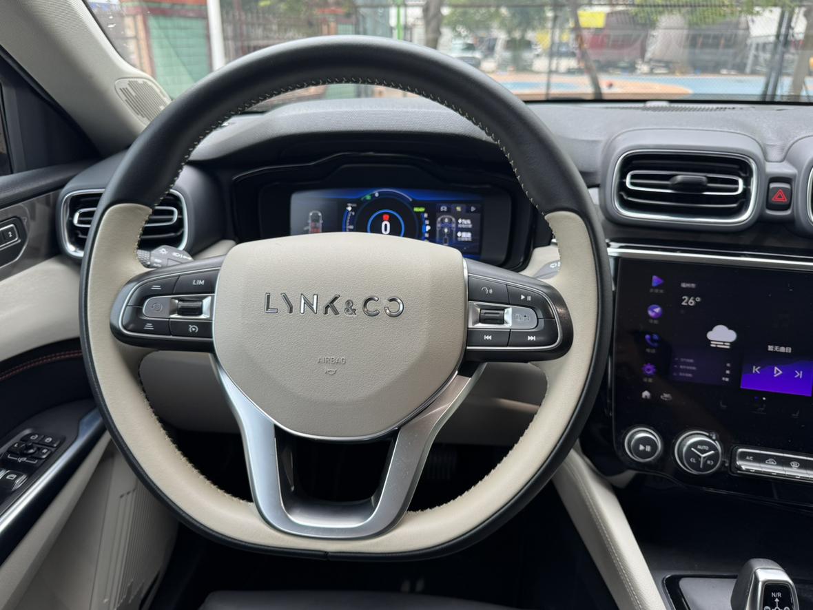 Lynk & Co Lynk & Co 02 PHEV