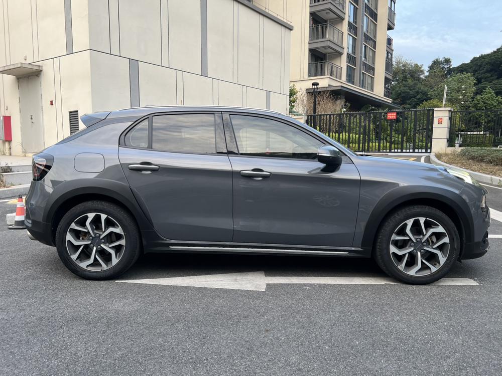 Lynk & Co Lynk & Co 02