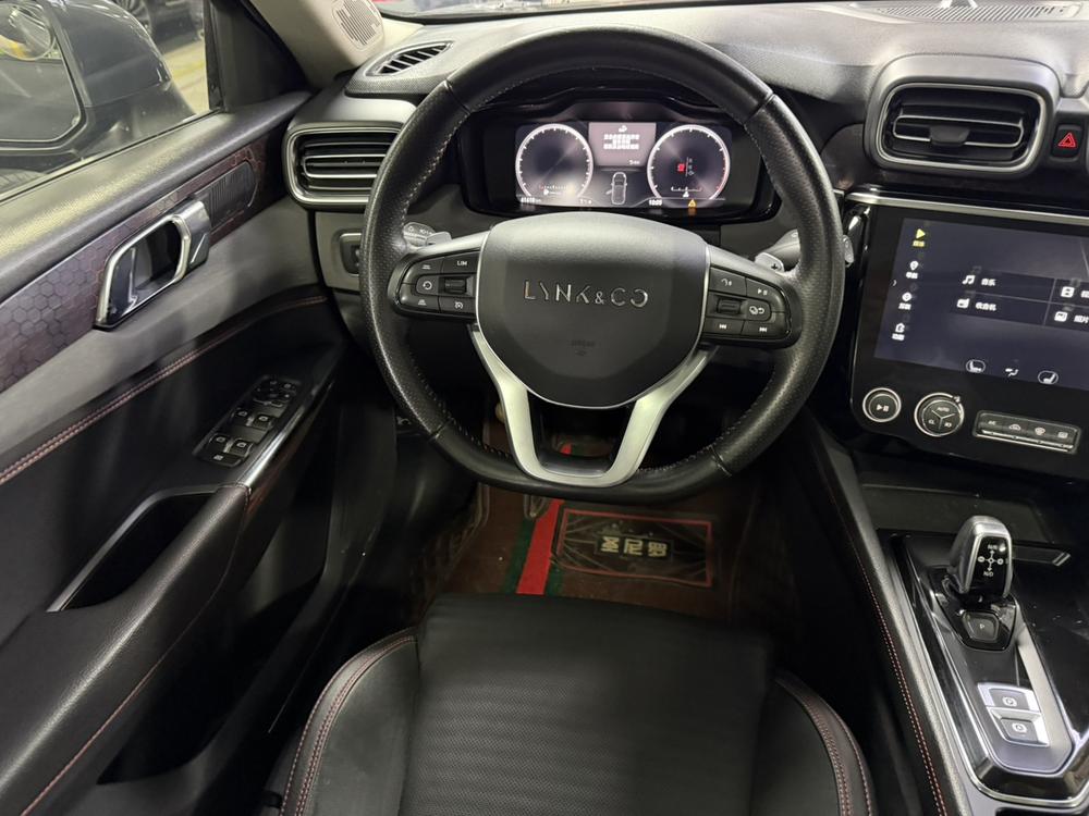 Lynk & Co Lynk & Co 02