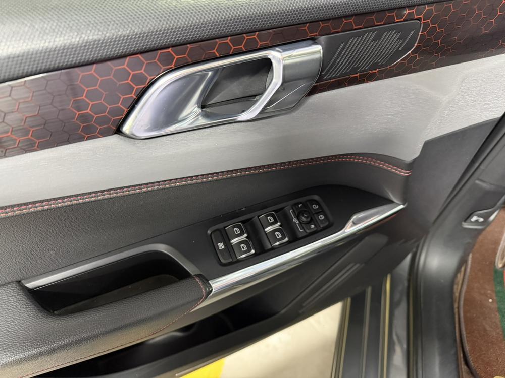 Lynk & Co Lynk & Co 02