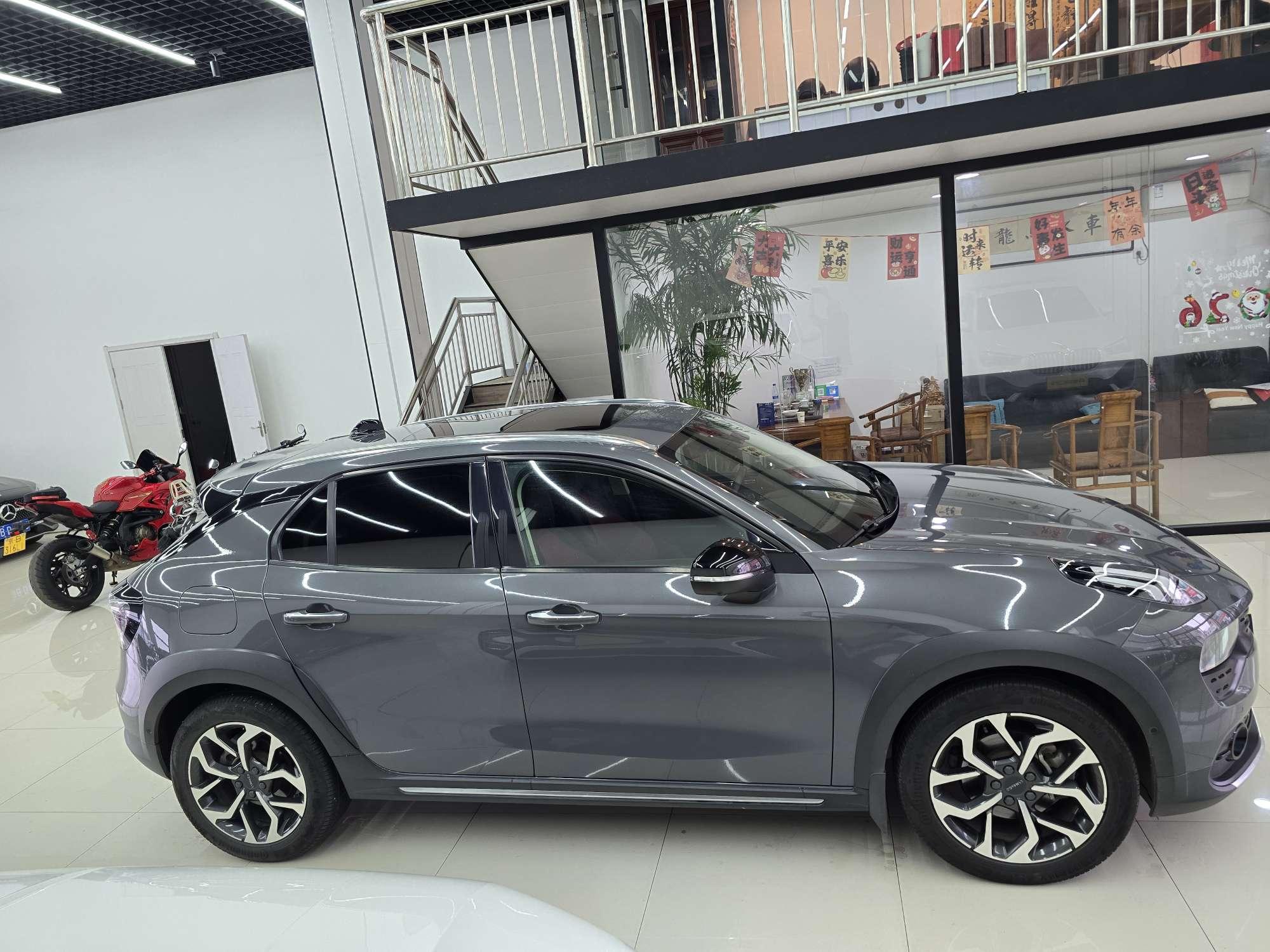 Lynk & Co Lynk & Co 02