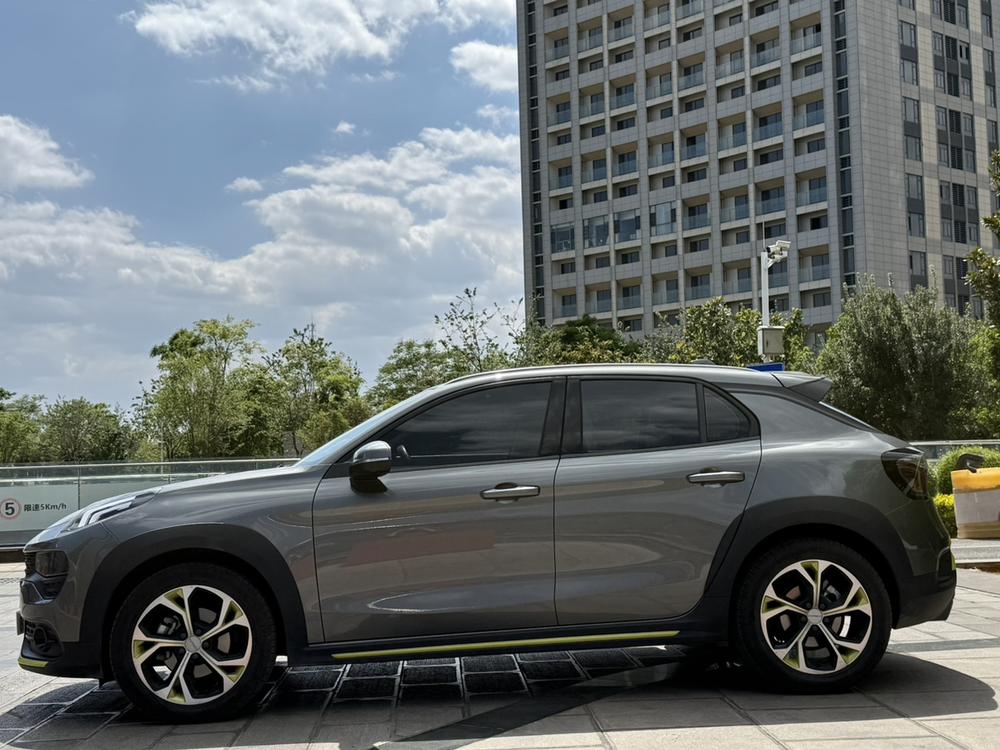 Lynk & Co Lynk & Co 02
