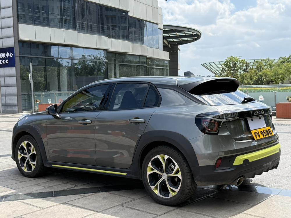 Lynk & Co Lynk & Co 02