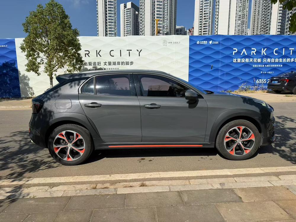 Lynk & Co Lynk & Co 02