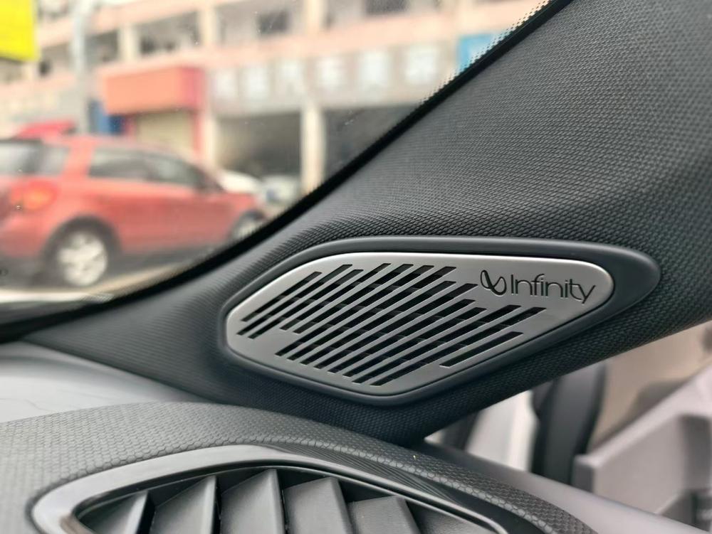 Lynk & Co Lynk & Co 03