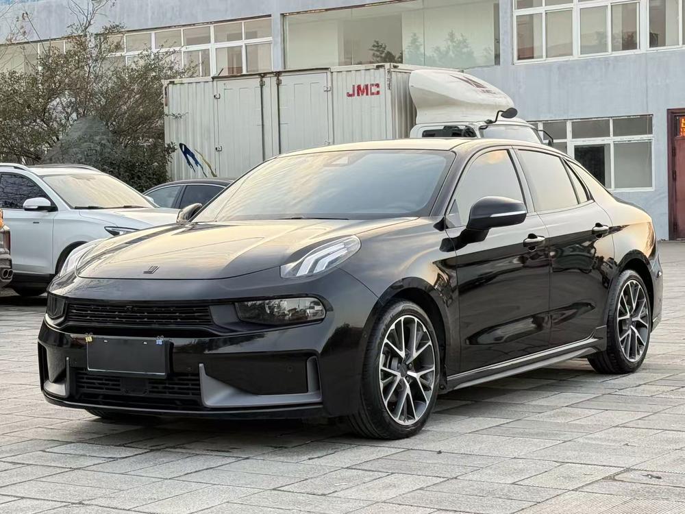 Lynk & Co Lynk & Co 03