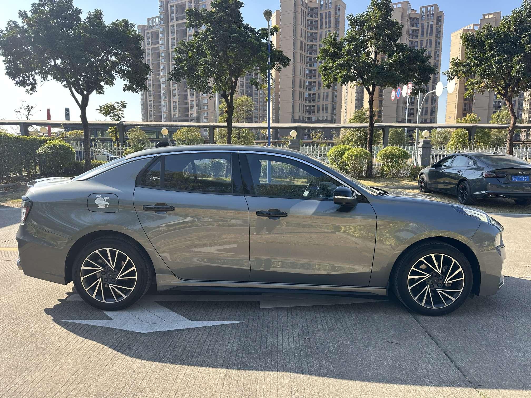 Lynk & Co Lynk & Co 03