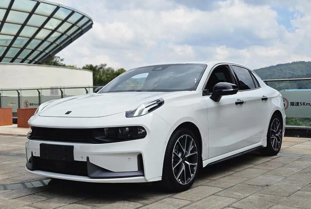 Lynk & Co Lynk & Co 03