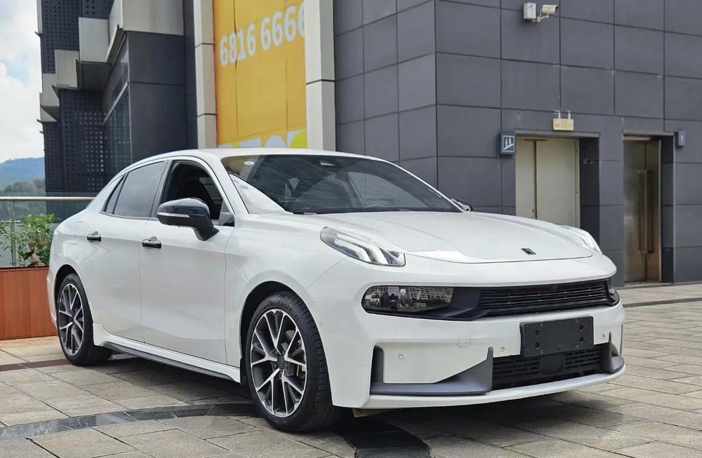 Lynk & Co Lynk & Co 03
