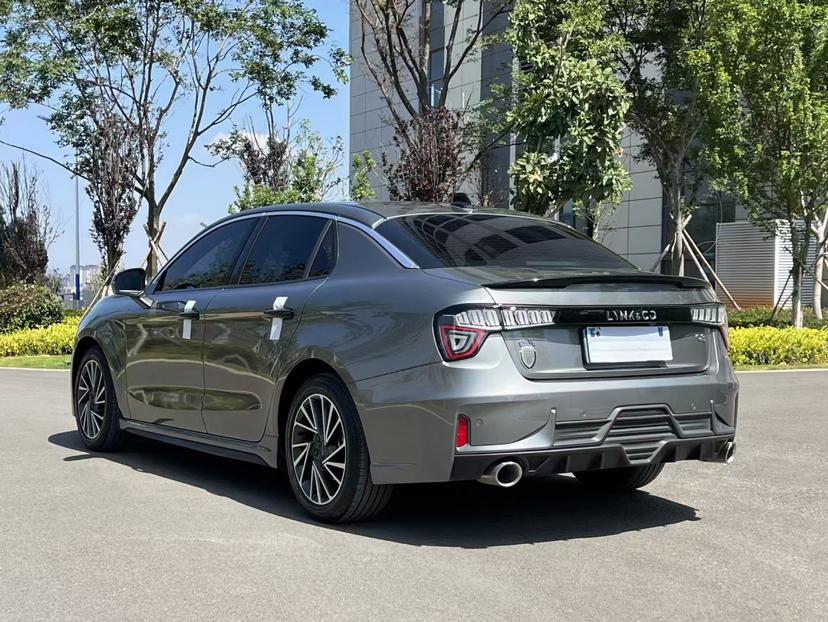 Lynk & Co Lynk & Co 03
