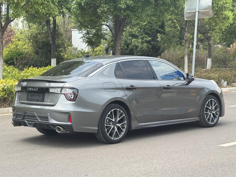 Lynk & Co Lynk & Co 03