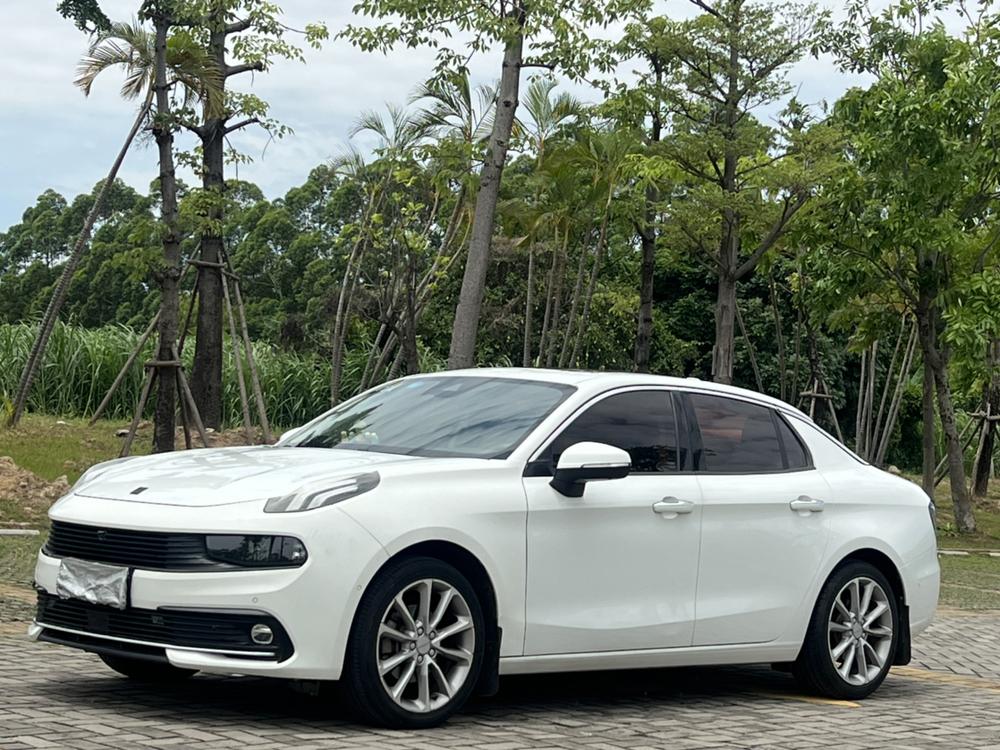 Lynk & Co Lynk & Co 03