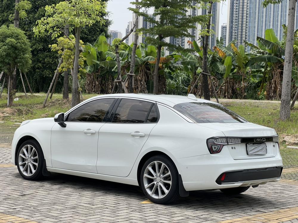 Lynk & Co Lynk & Co 03