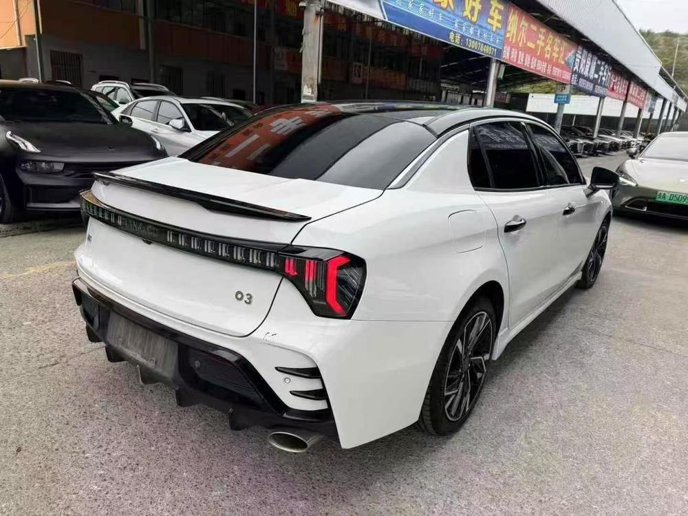 Lynk & Co Lynk & Co 03