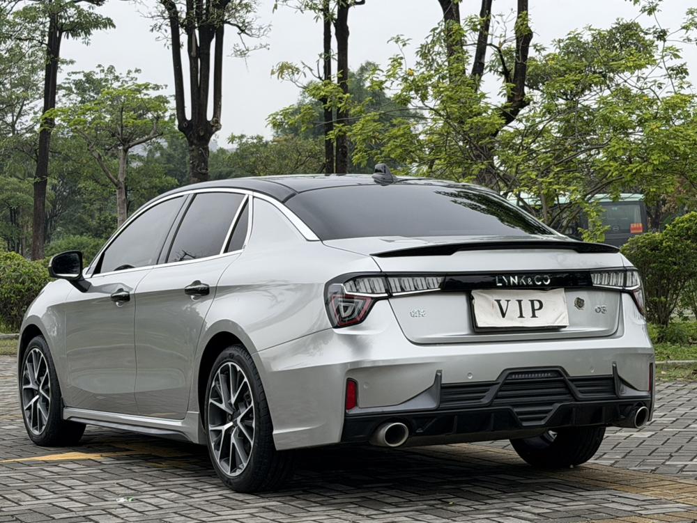 Lynk & Co Lynk & Co 03