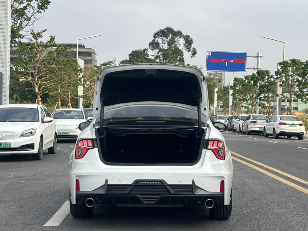 Lynk & Co Lynk & Co 03