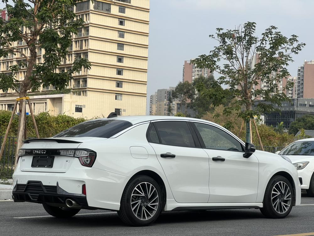 Lynk & Co Lynk & Co 03