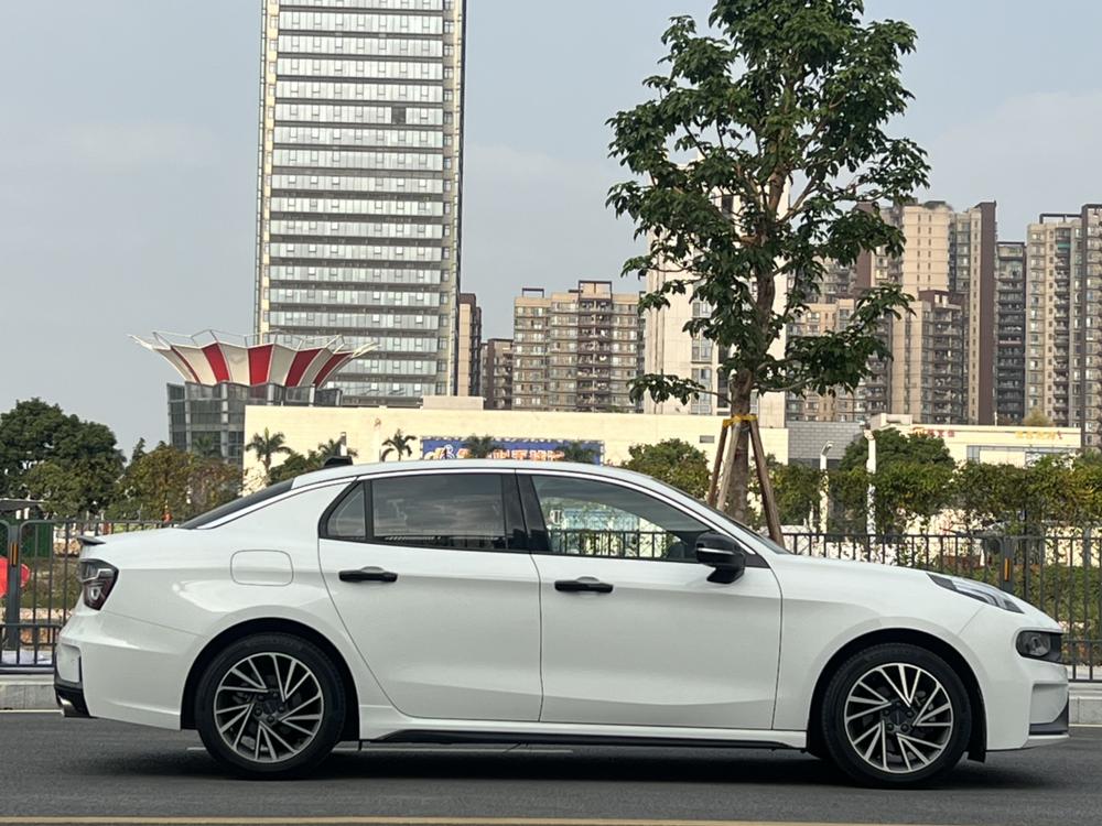 Lynk & Co Lynk & Co 03