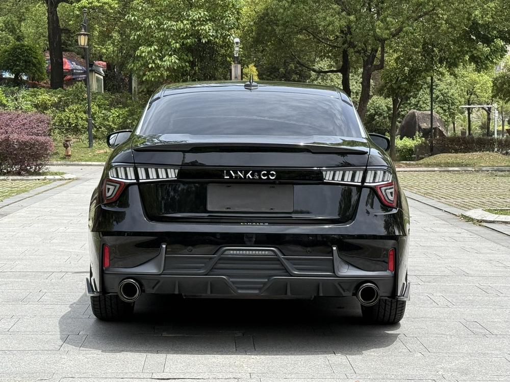 Lynk & Co Lynk & Co 03