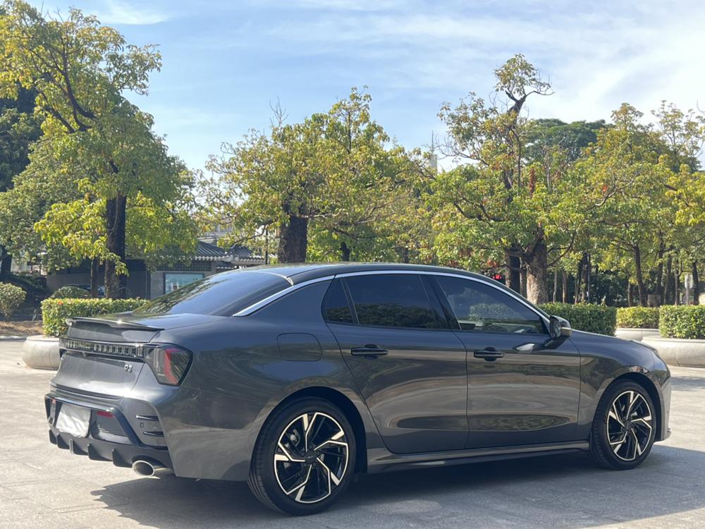 Lynk & Co Lynk & Co 03