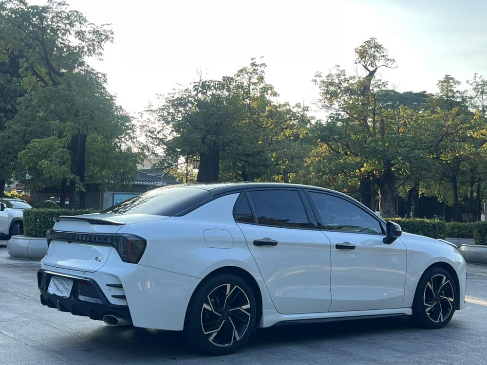 Lynk & Co Lynk & Co 03
