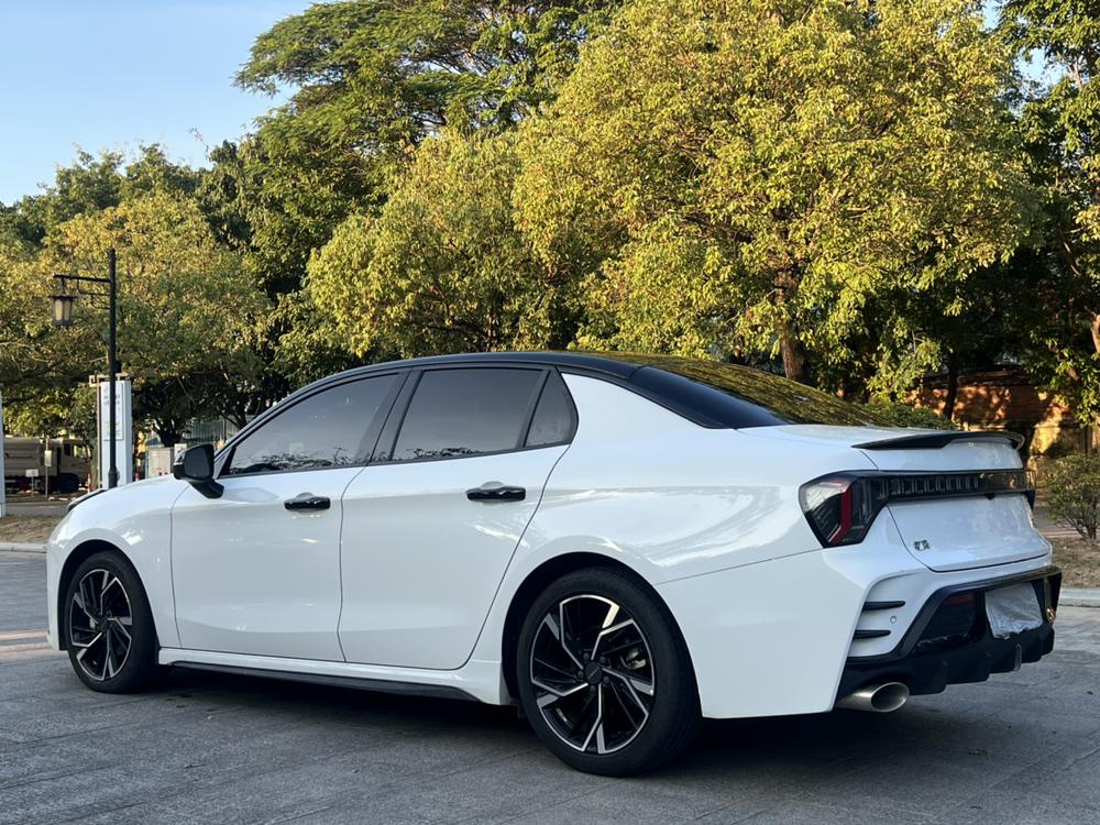 Lynk & Co Lynk & Co 03