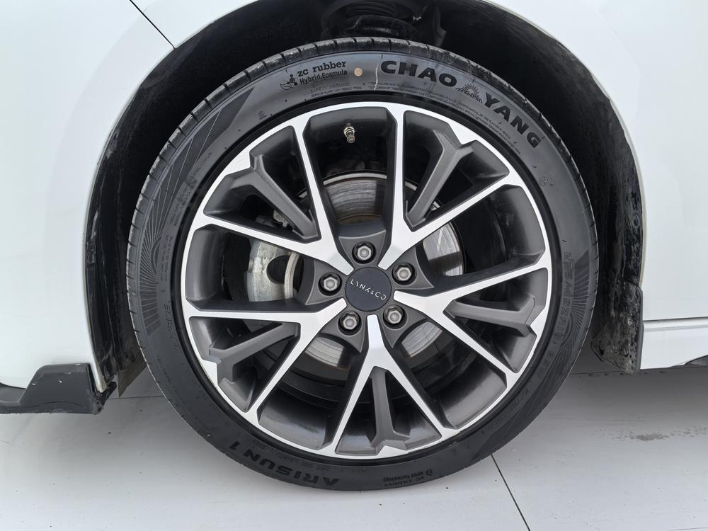 Lynk & Co Lynk & Co 03