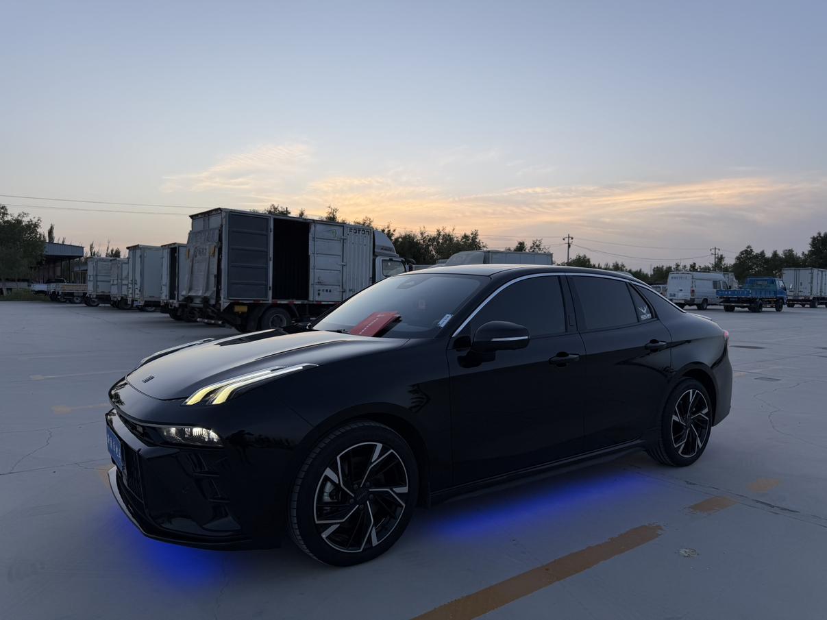 Lynk & Co Lynk & Co 03