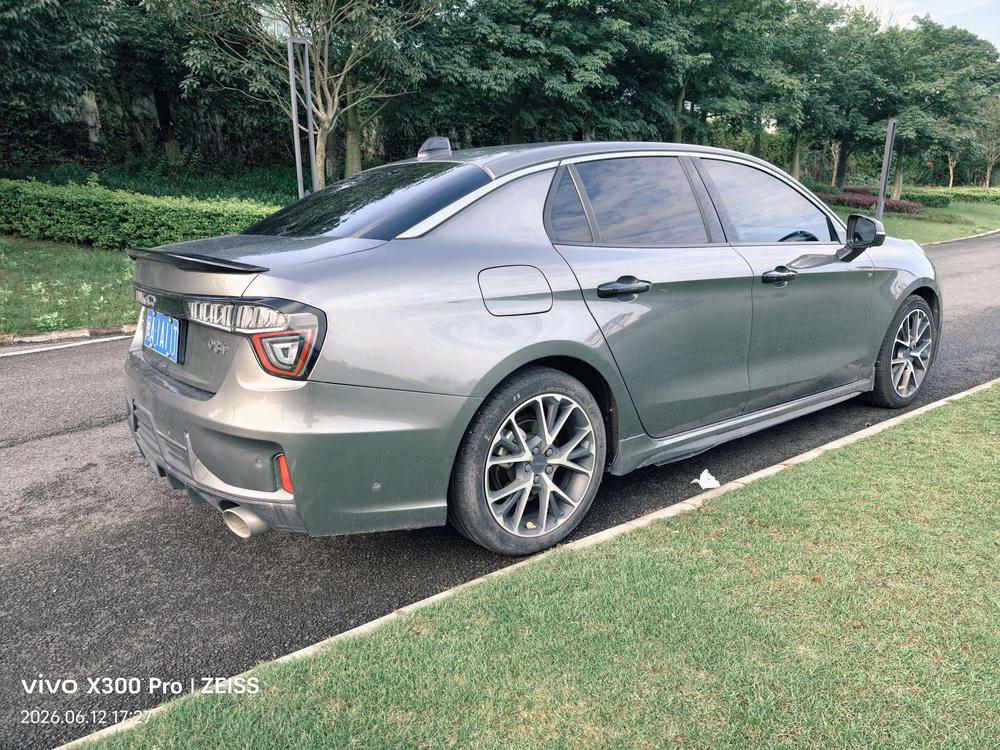 Lynk & Co Lynk & Co 03