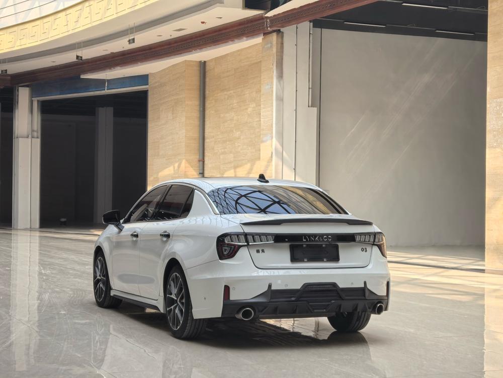 Lynk & Co Lynk & Co 03