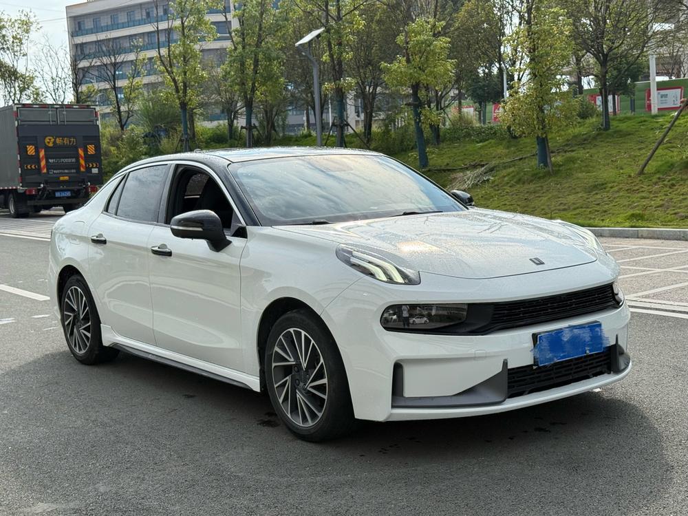 Lynk & Co Lynk & Co 03