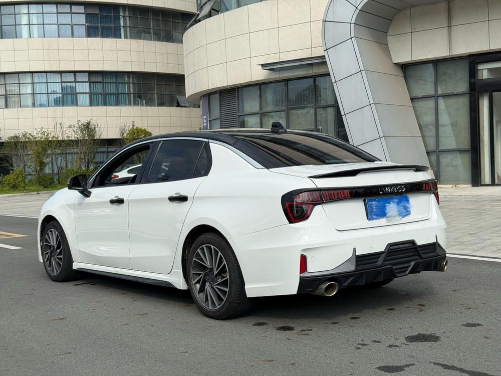 Lynk & Co Lynk & Co 03
