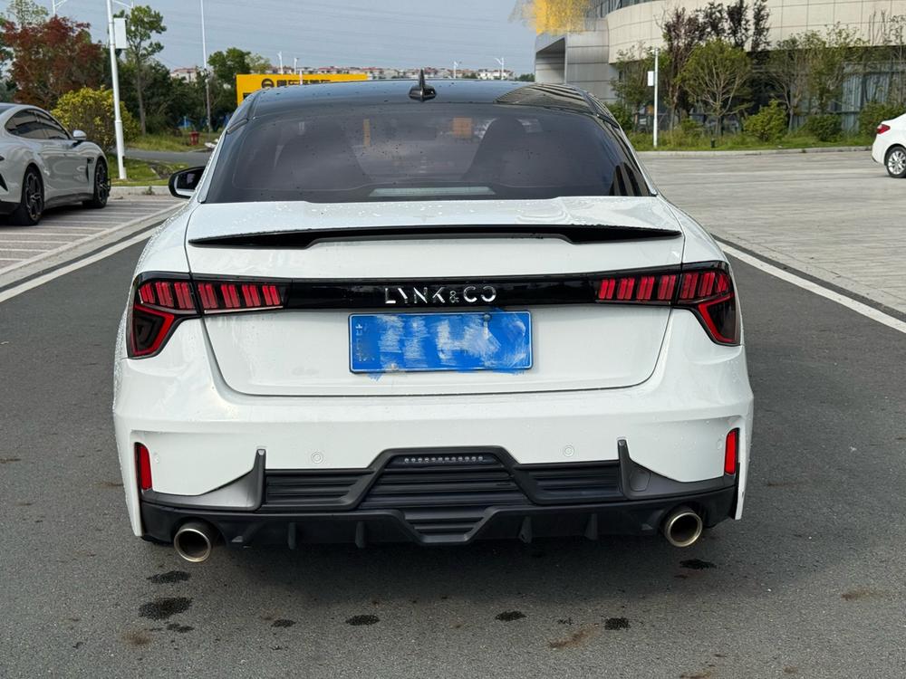 Lynk & Co Lynk & Co 03