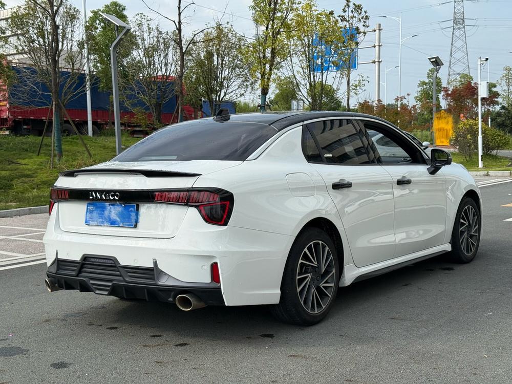 Lynk & Co Lynk & Co 03