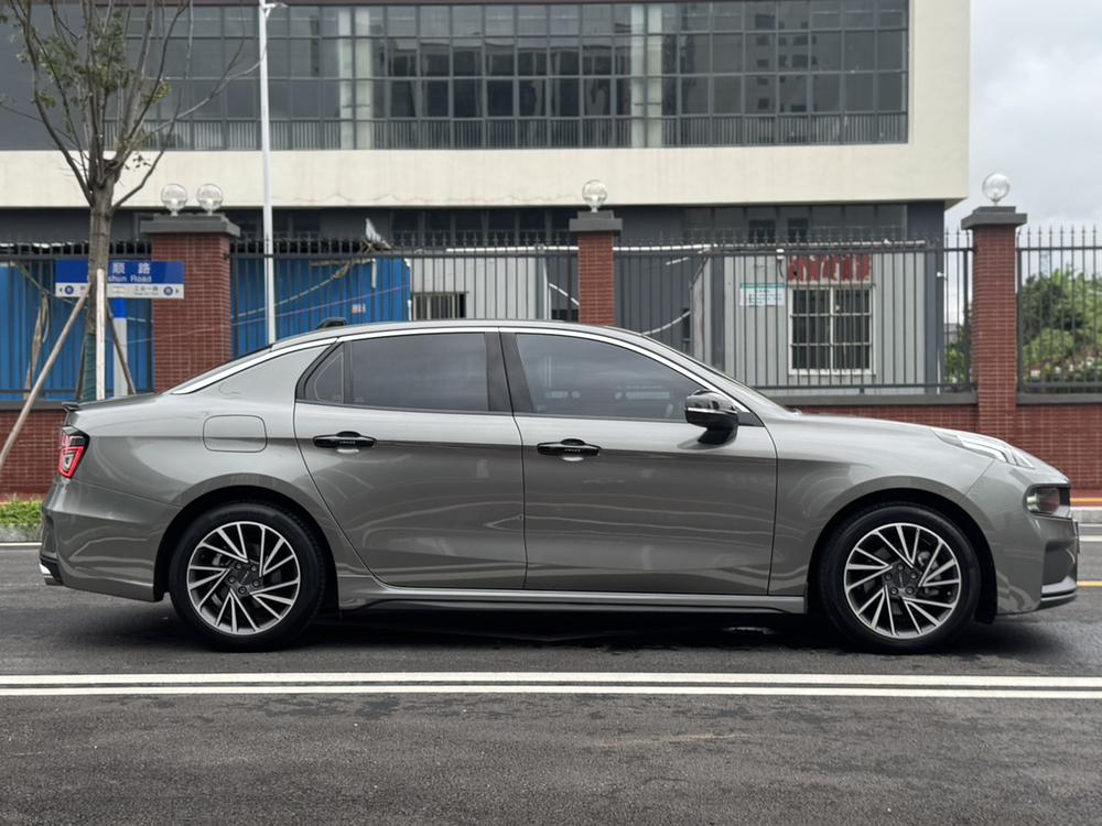 Lynk & Co Lynk & Co 03