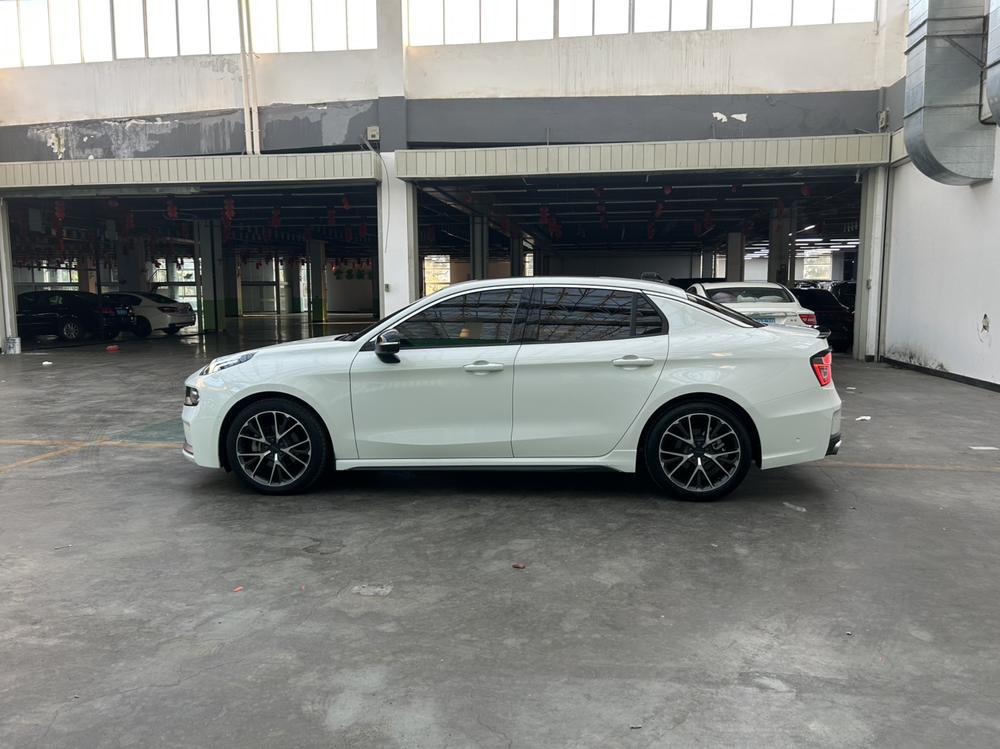 Lynk & Co Lynk & Co 03