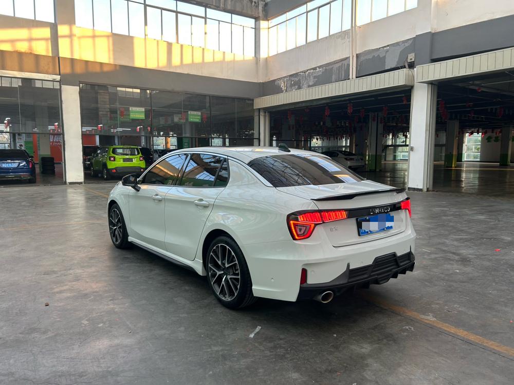 Lynk & Co Lynk & Co 03