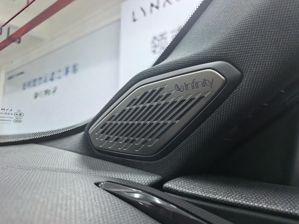 Lynk & Co Lynk & Co 03
