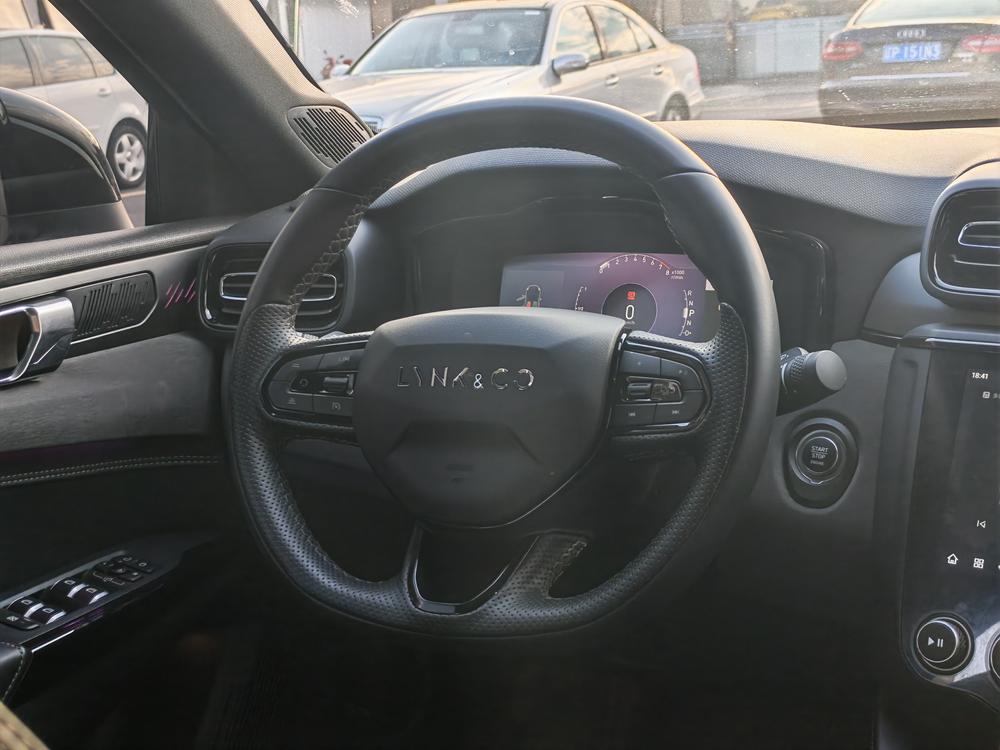 Lynk & Co Lynk & Co 03