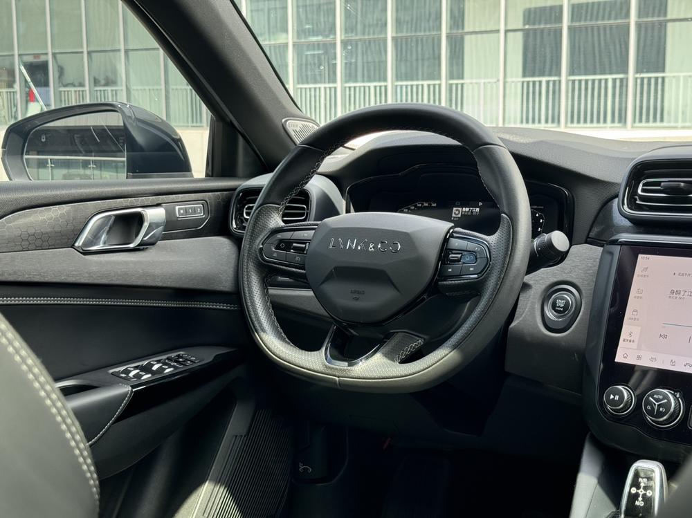 Lynk & Co Lynk & Co 03