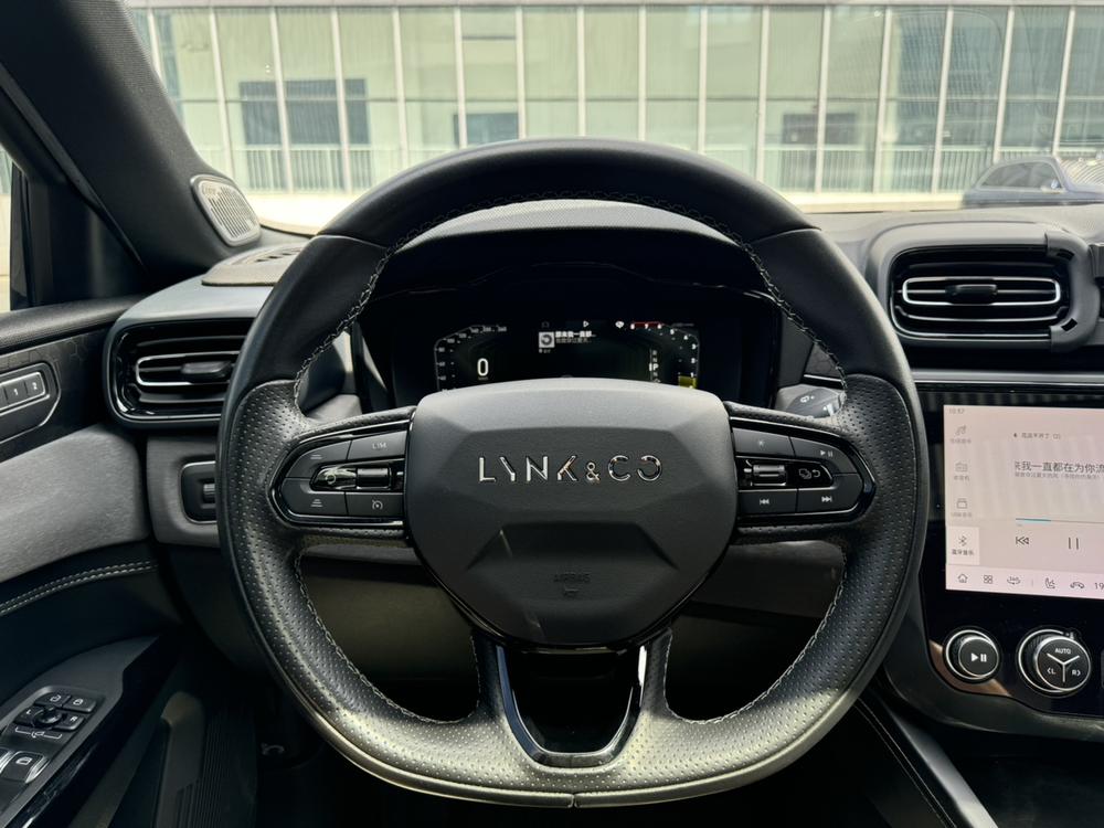 Lynk & Co Lynk & Co 03