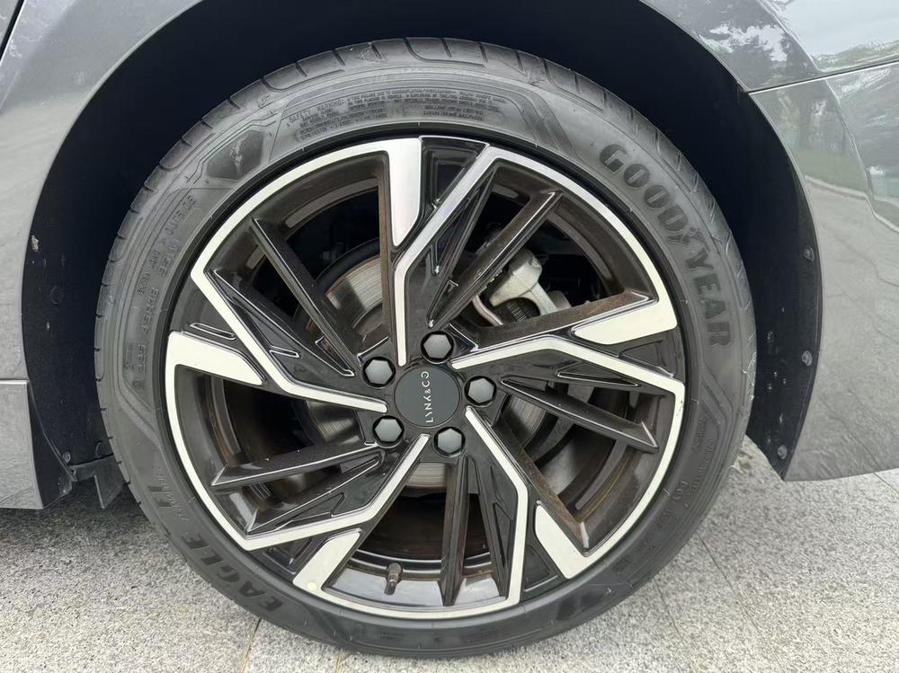 Lynk & Co Lynk & Co 03
