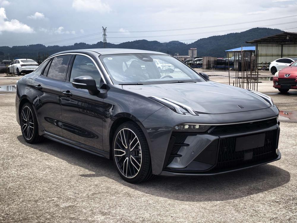 Lynk & Co Lynk & Co 03