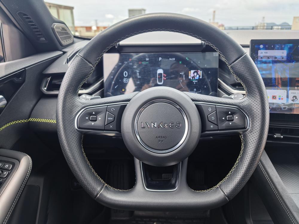 Lynk & Co Lynk & Co 03