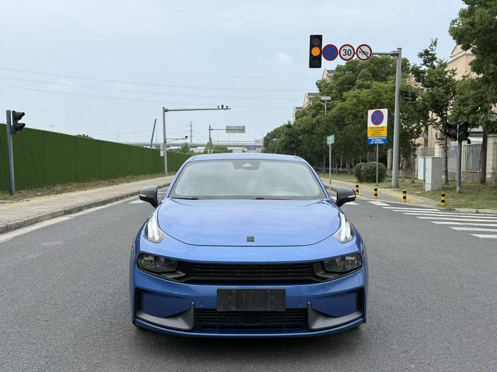 Lynk & Co Lynk & Co 03